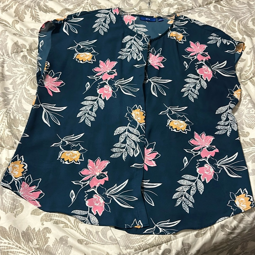 Woman’s blouse blue floral size xl